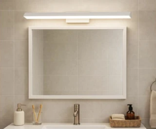 מנורת קיר לאמבטיה מעל מראה דגם משולש