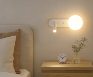 מנורת קיר לצידי המיטה לקריאה ואוירה