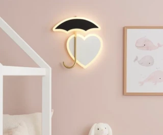 מנורת קיר לחדר ילדים מטרייה ולב