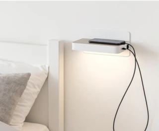 מנורת קיר מדף עם הטענת USB לחדר שינה שחור/לבן